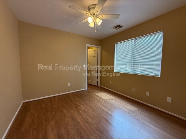 Building Photo - 1526 S 217th Dr