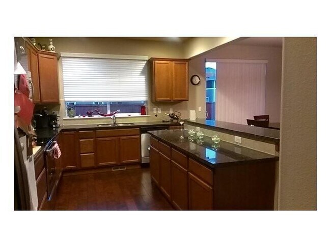 Building Photo - Now taking apps. Freestone Station, All ne...