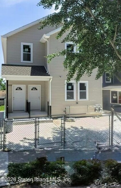 Building Photo - 323 Nicholas Ave