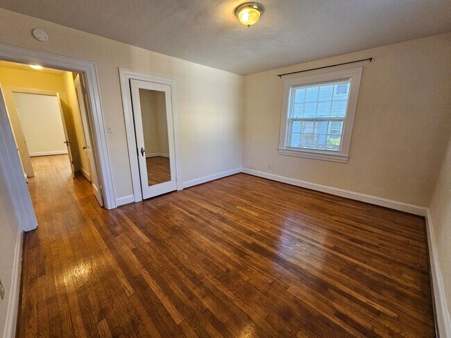 Building Photo - Westmoreland1132