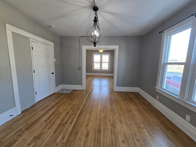 Building Photo - 322 Broad St