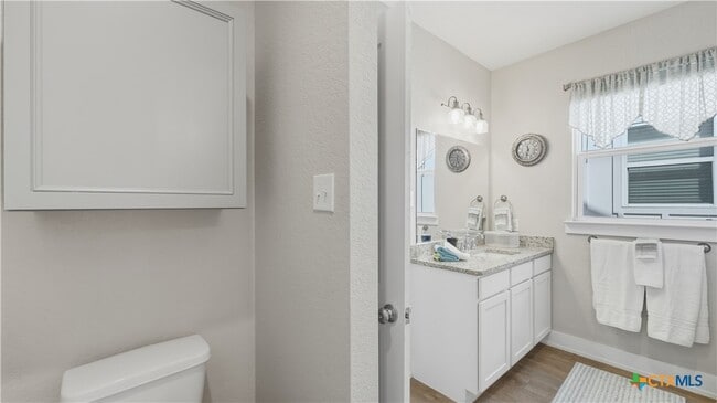 Building Photo - 223 Sapphire Dr