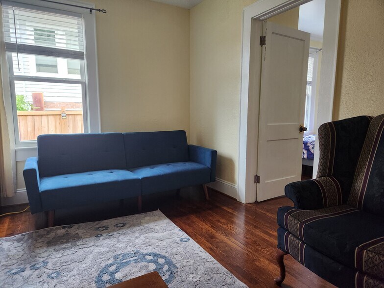 front room Unit A - 705 W Markham Ave