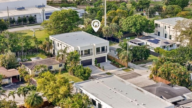 Building Photo - 1321 NE 13th Ave