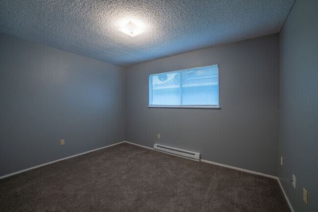 Building Photo - 15631 NE Glisan St