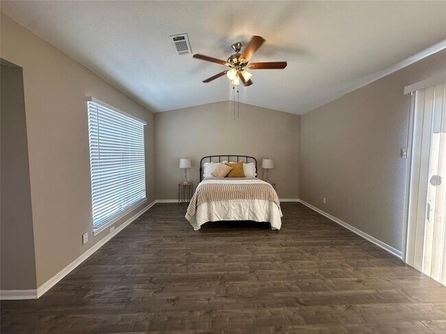 Building Photo - 10627 Sandpiper Dr