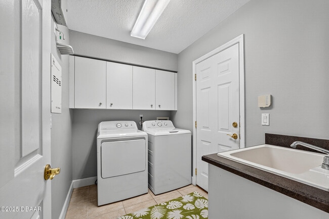 Building Photo - 1201 Hampstead Ln