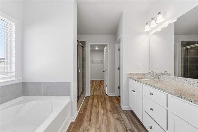 Building Photo - 303 Eleanora Xing