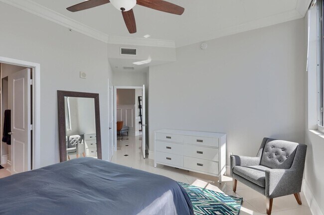 Building Photo - 300 S Australian Ave