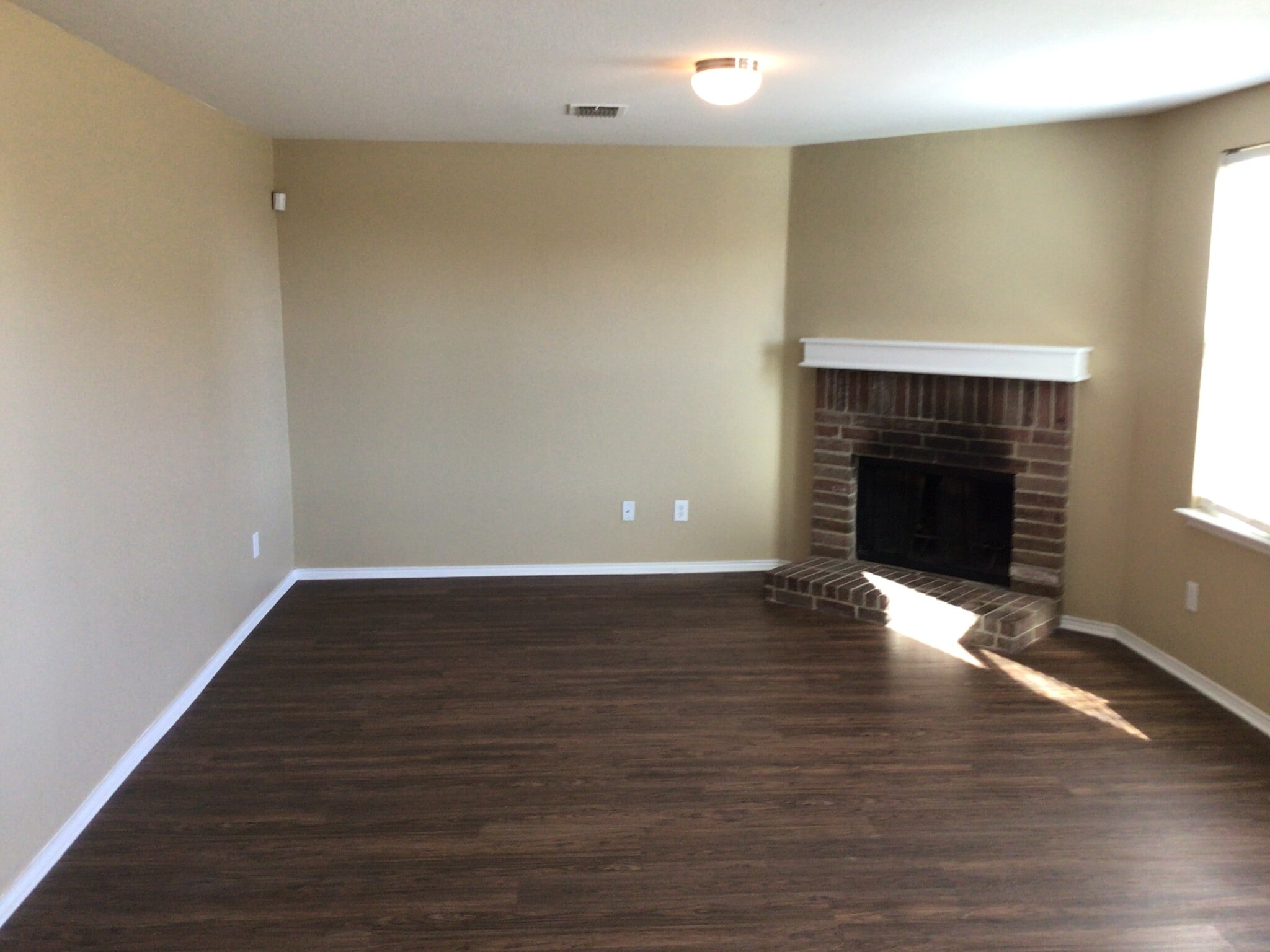 Building Photo - 1333 Gayle St