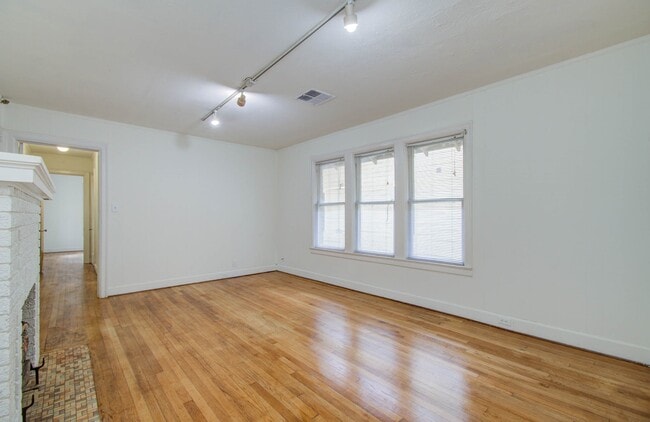 Building Photo - 1428 Wentworth St