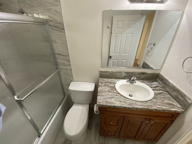 Building Photo - Renovated 3 Bed 1 Bath Home near Bradshaw and highway 50 in Rancho Cordova