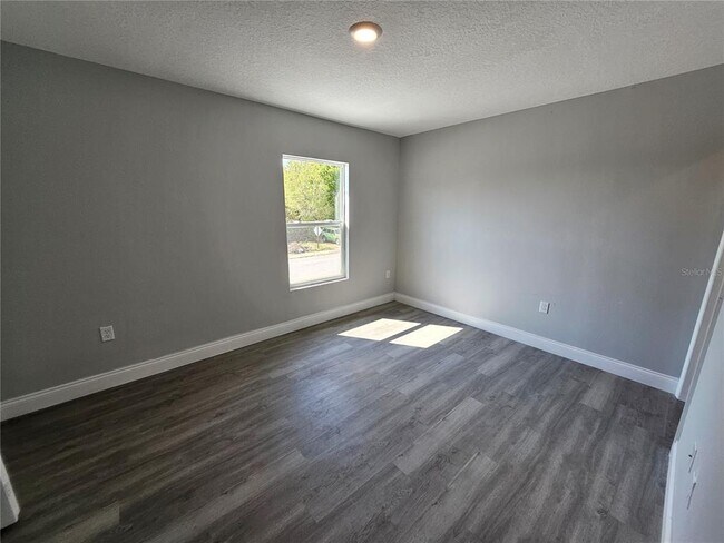 Building Photo - 1005 N Tangerine St