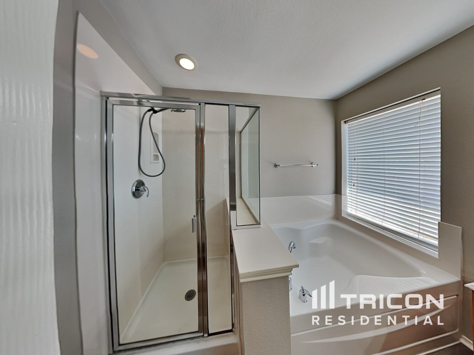Building Photo - 317 Welch Dr