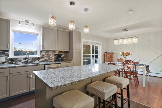 Building Photo - 13715 Dixie Dr