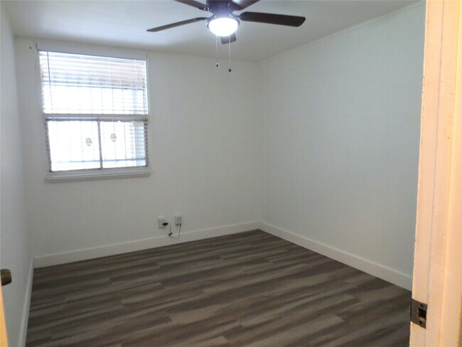 Building Photo - 6633 Mobud Dr