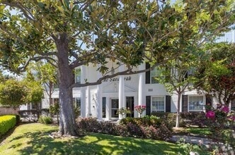 Building Photo - ENCHANTING 1 Bd/1 Ba Ground Floor Unit w/O...