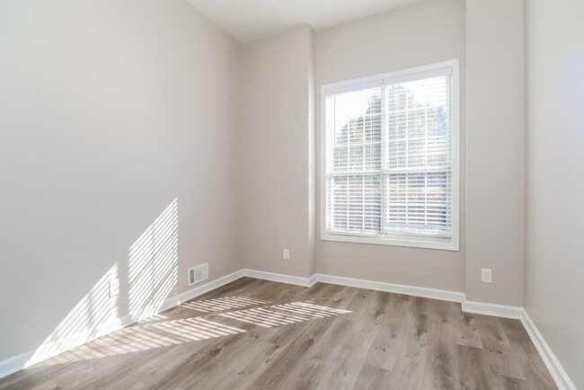 Building Photo - 250 Ashley Oaks Dr