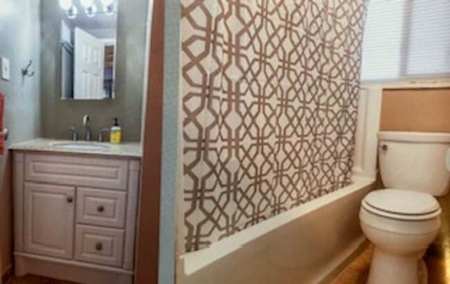 Building Photo - Fantastic 2BR/1BA with Parking & Secured Entry in Takoma Park