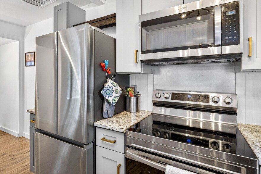 Building Photo - 1317 E Diana St