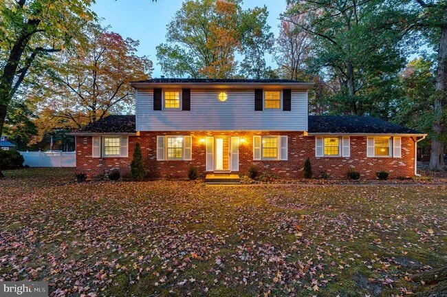 Building Photo - 24 Maple Ave