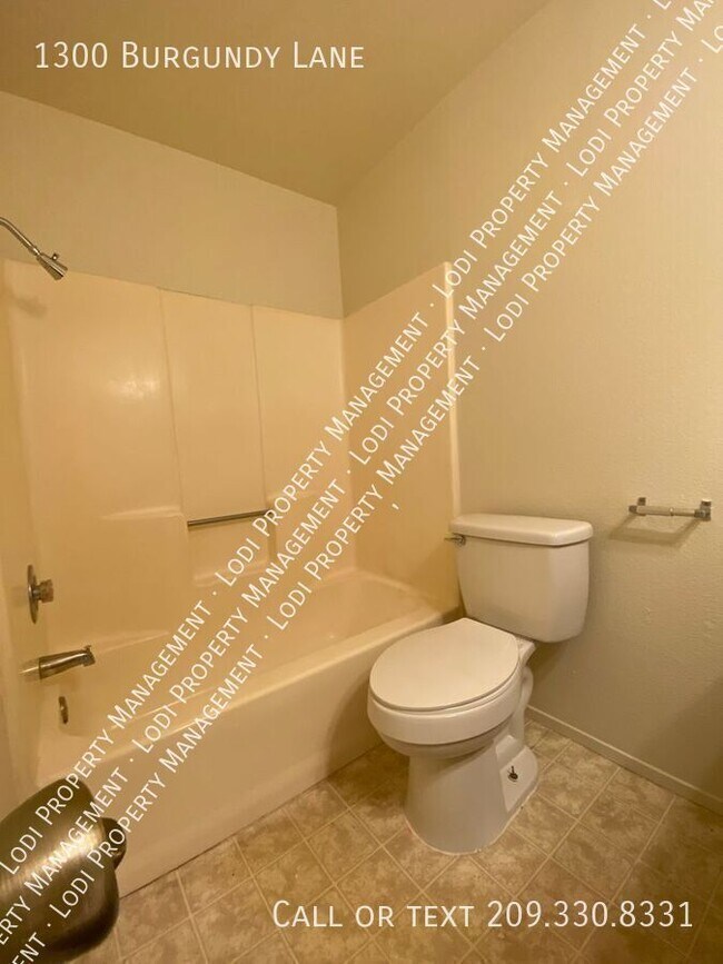 Building Photo - 1300 Burgundy Ln