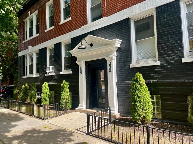Primary Photo - 5321 N Damen Ave