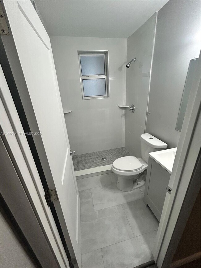 Building Photo - 1740 NW 1st Pl