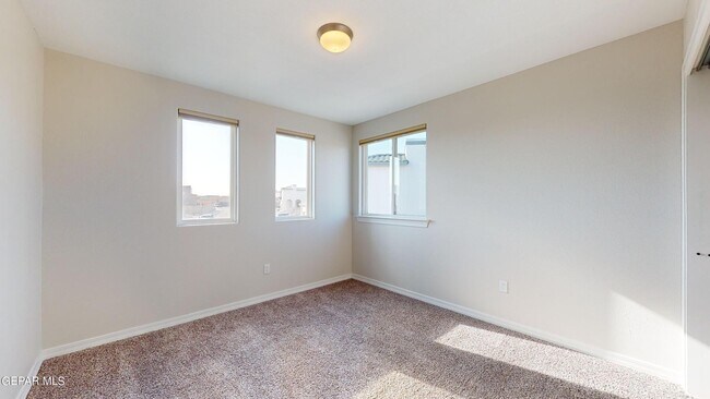 Building Photo - 500 La Entrada Cir