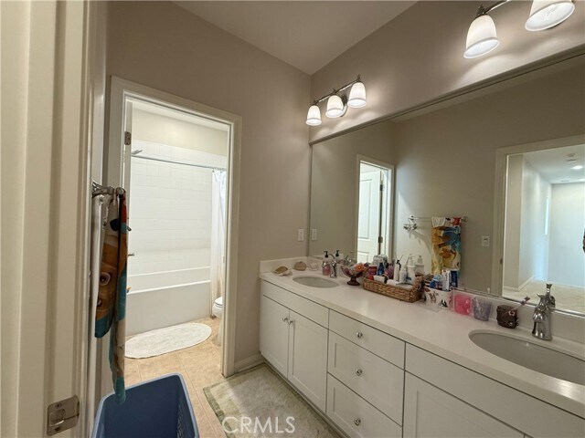 Building Photo - 120 Pendant