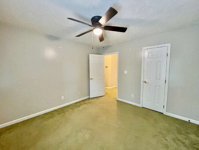 Building Photo - Spacious 3-Bedroom Nest with 2.5 Baths And Bonus Room in Linden