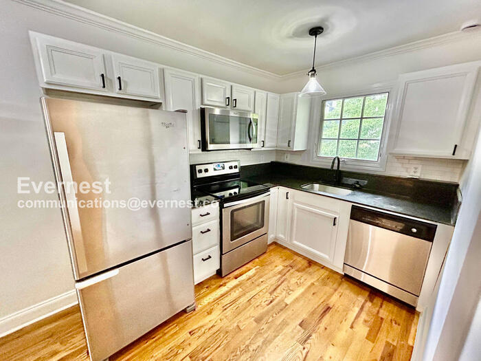 Building Photo - 798 St Charles Ave NE