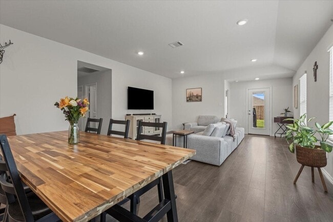 Building Photo - Modern single-story home with 4 bedrooms, 2 bathrooms, open-concept living, stylish kitchen, two-...