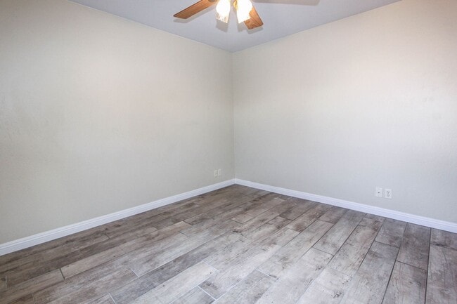 Building Photo - 3 Bedroom Home in Viewpoint East  Applicat...