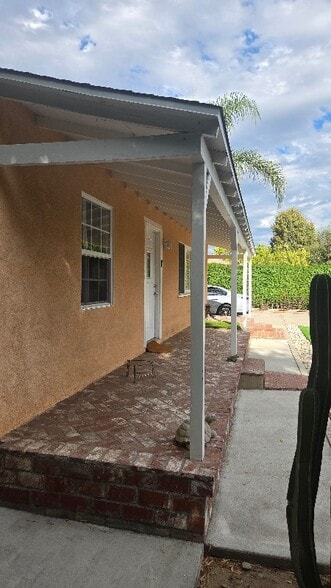 Building Photo - 12345 winnetka