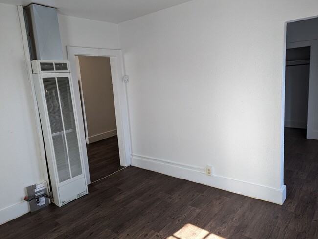 Building Photo - $850 - I Bedroom 1 Bathroom Apartment - He...