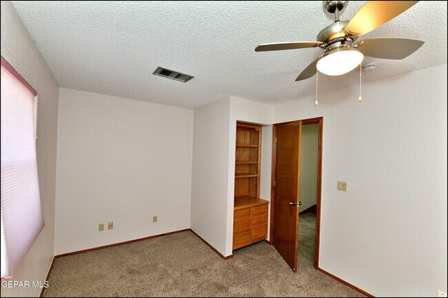 Building Photo - 529 Castlerock Ln