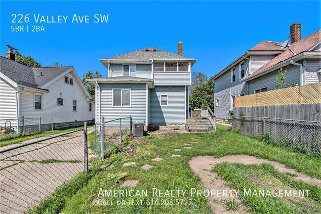 Building Photo - 226 Valley Ave SW