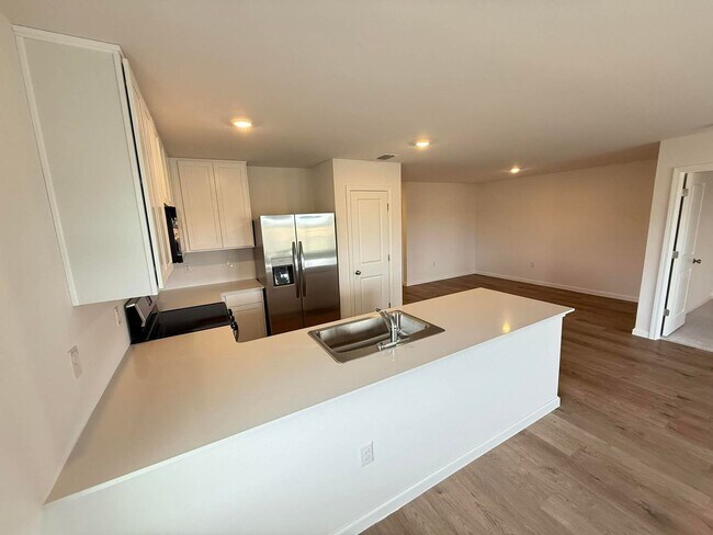 Building Photo - MOVE-IN SPECIAL - LIMITED OFFER!! Four Bedroom/Two Bath - Summerdale