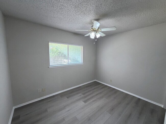 Building Photo - 5263 Charolais Dr
