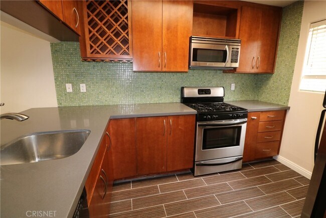 Building Photo - 14631 Dickens St