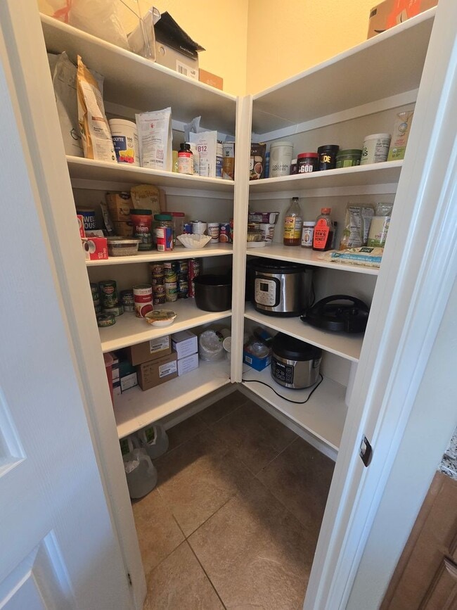 Building Photo - 3 Bedroom 2 Bath located in Mountain View DHS