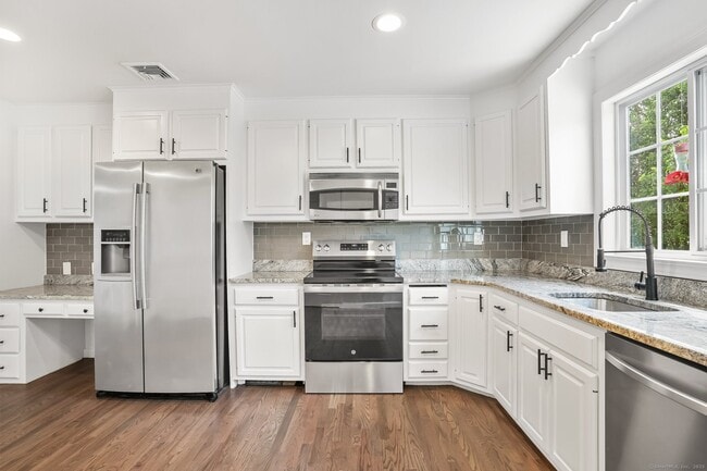Building Photo - 75 Beecher Ave
