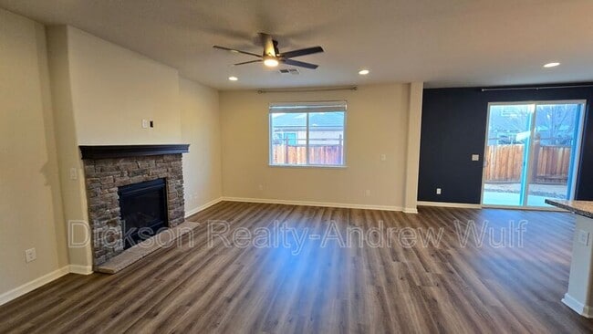 Building Photo - 7052 Diversey Dr