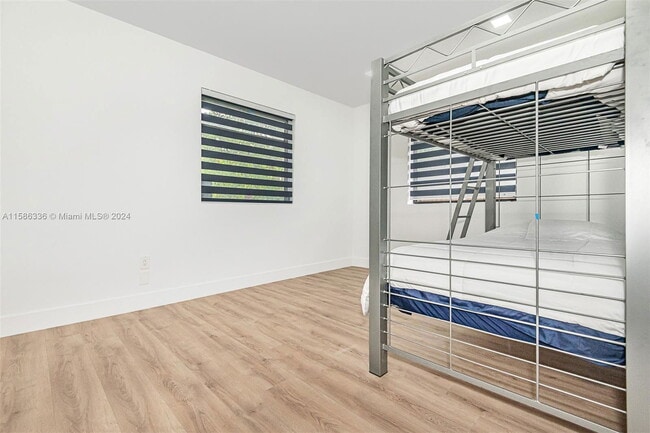 Building Photo - Fairway Drive, Miami Beach, FL 33141 - 3 B...