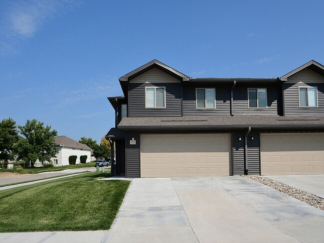 Primary Photo - Charming 3-Bedroom Home in Quiet Omaha Nei...