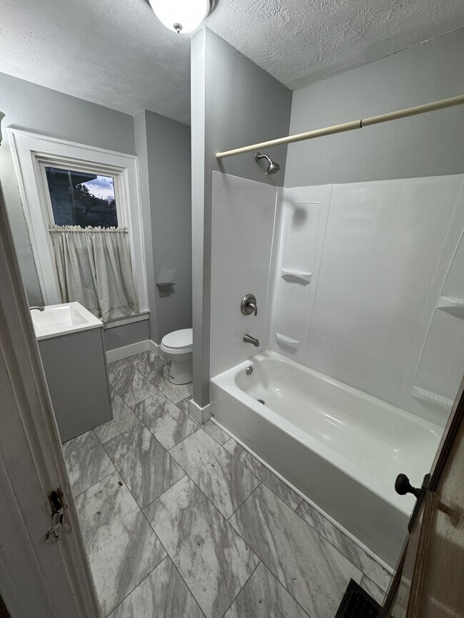 Building Photo - 459 N Main St