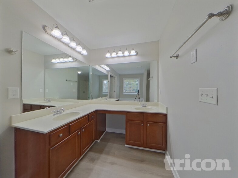 Building Photo - 482 Rutlidge Park Ln