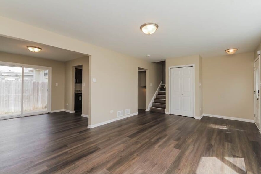 Building Photo - 17342 Oriole Ave