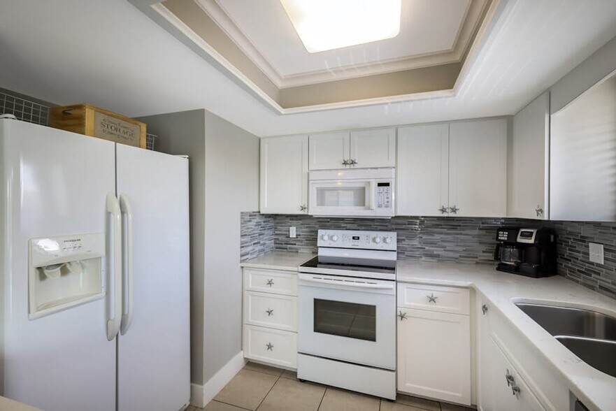 Building Photo - 2515 Avenue B